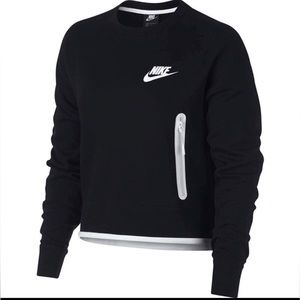 Like new Nike tech fleece crop crewneck size small.